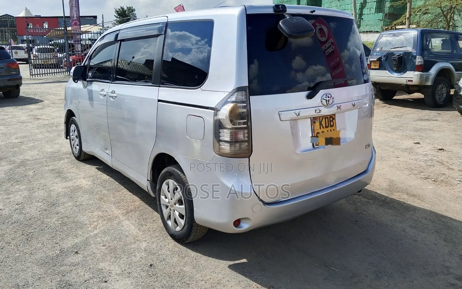 Toyota Voxy 2013 Silver