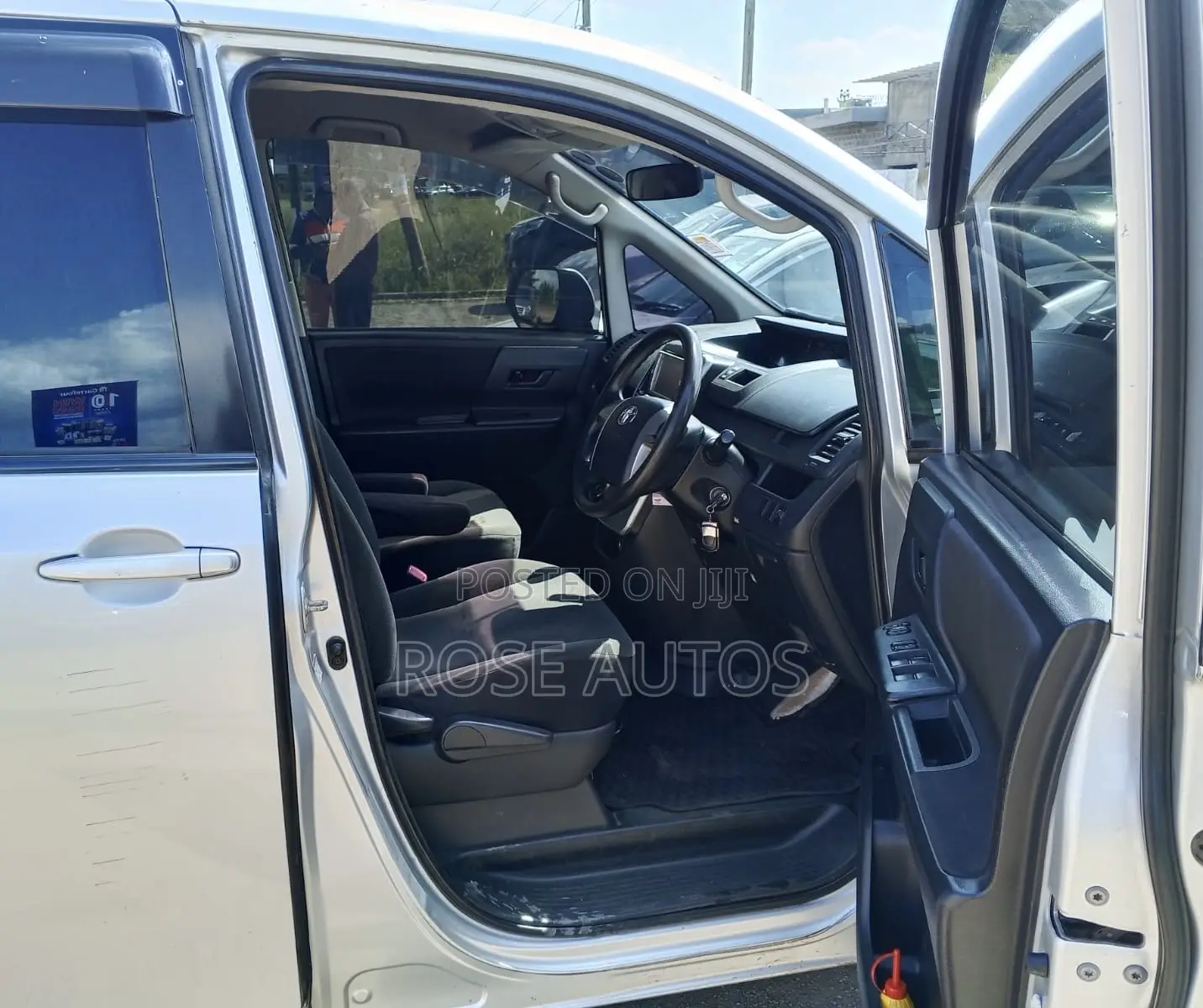 Toyota Voxy 2013 Silver