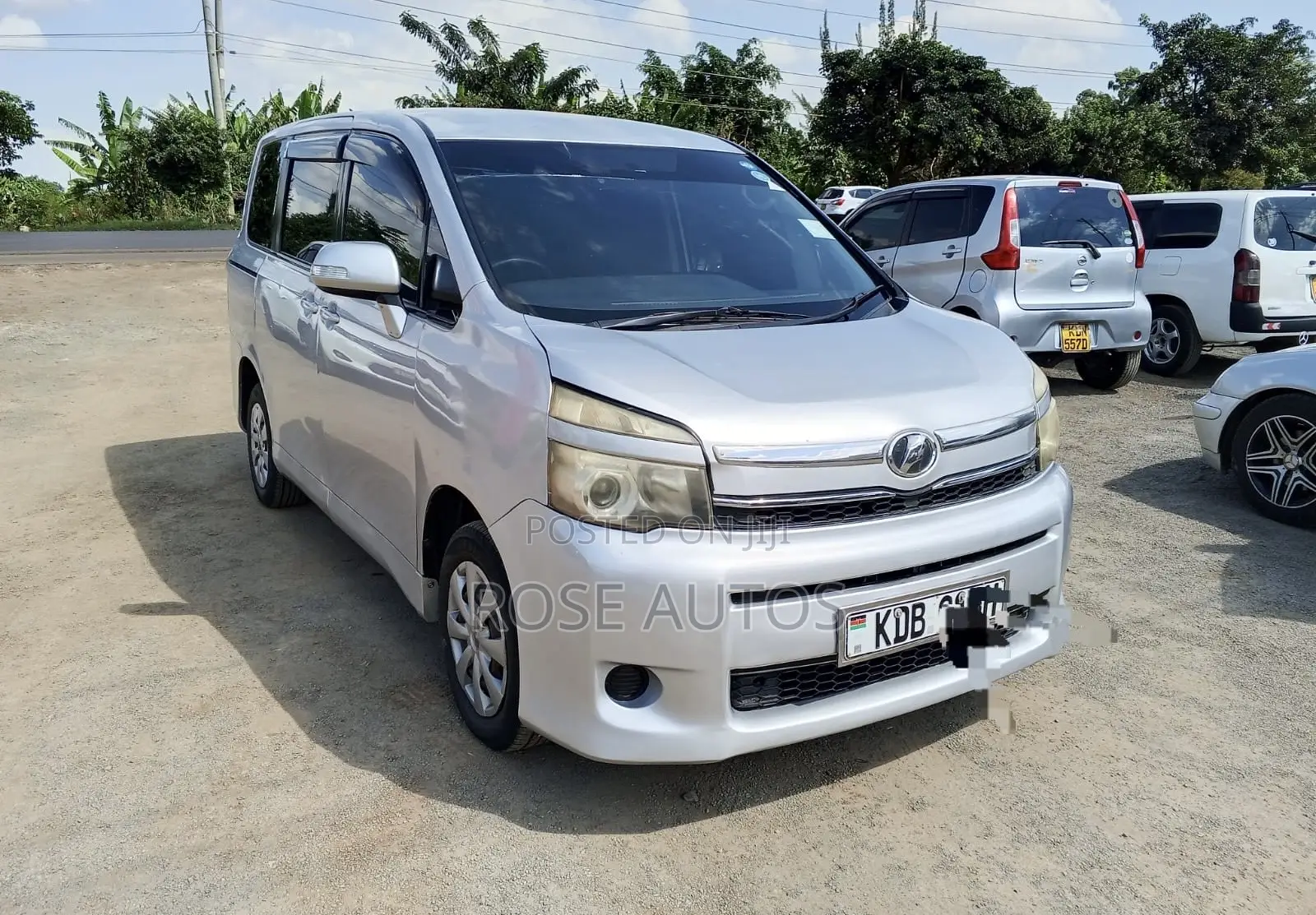 Toyota Voxy 2013 Silver