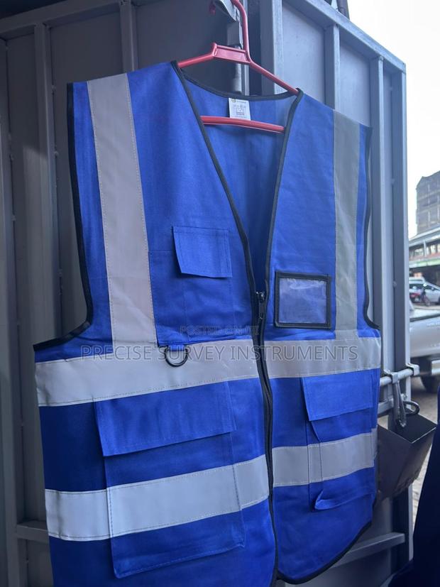 Reflective Utility Vest With Reinforced Pocket Design
