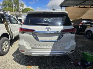Toyota Fortuner 2.8 D AWD 2017 White