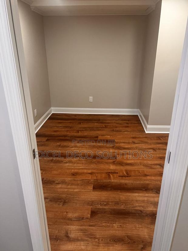 Modern SPC Woodlike Flooring - Wooden Finish Vinyl Planks