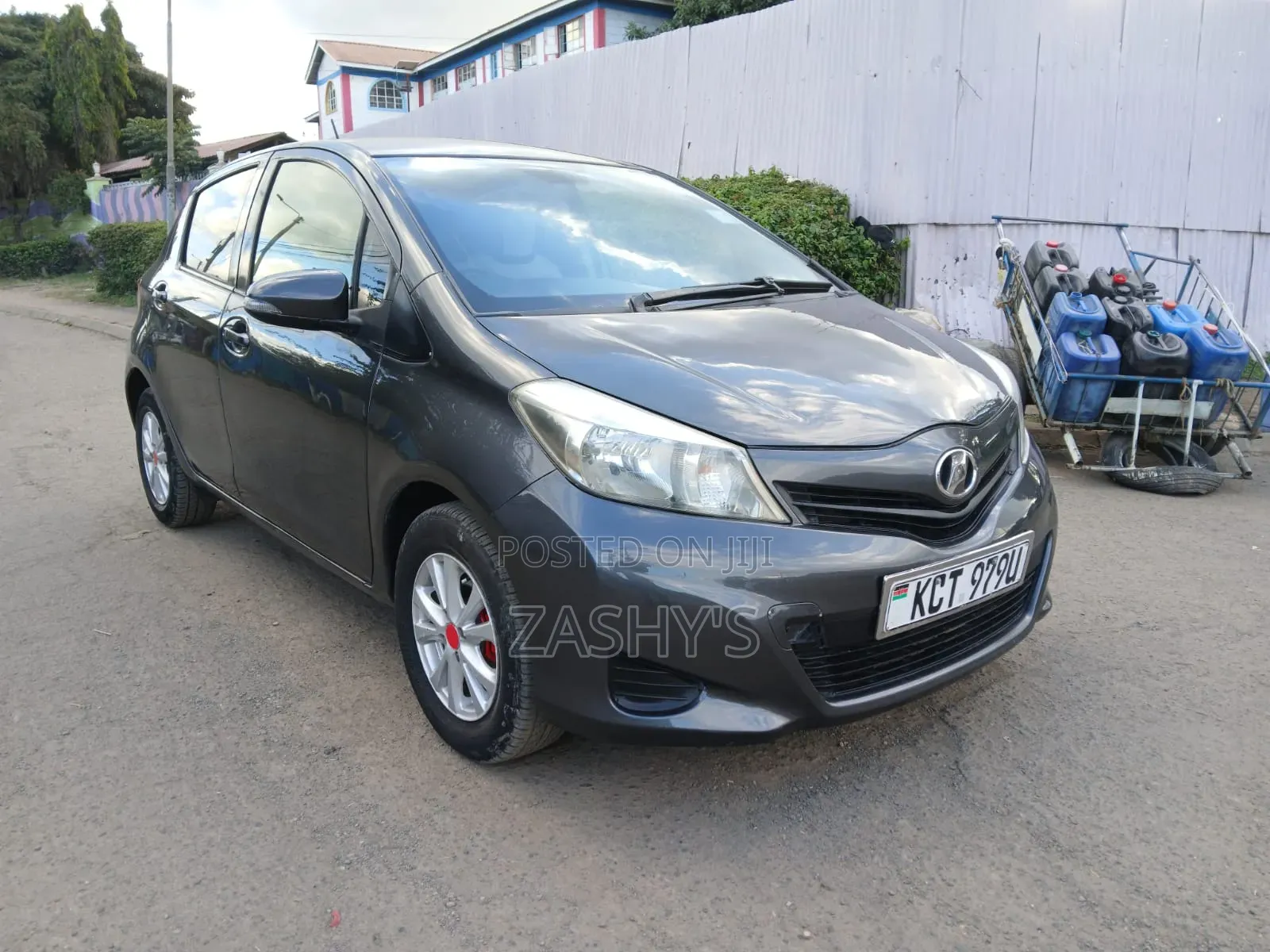 Toyota Vitz 2012 Silver