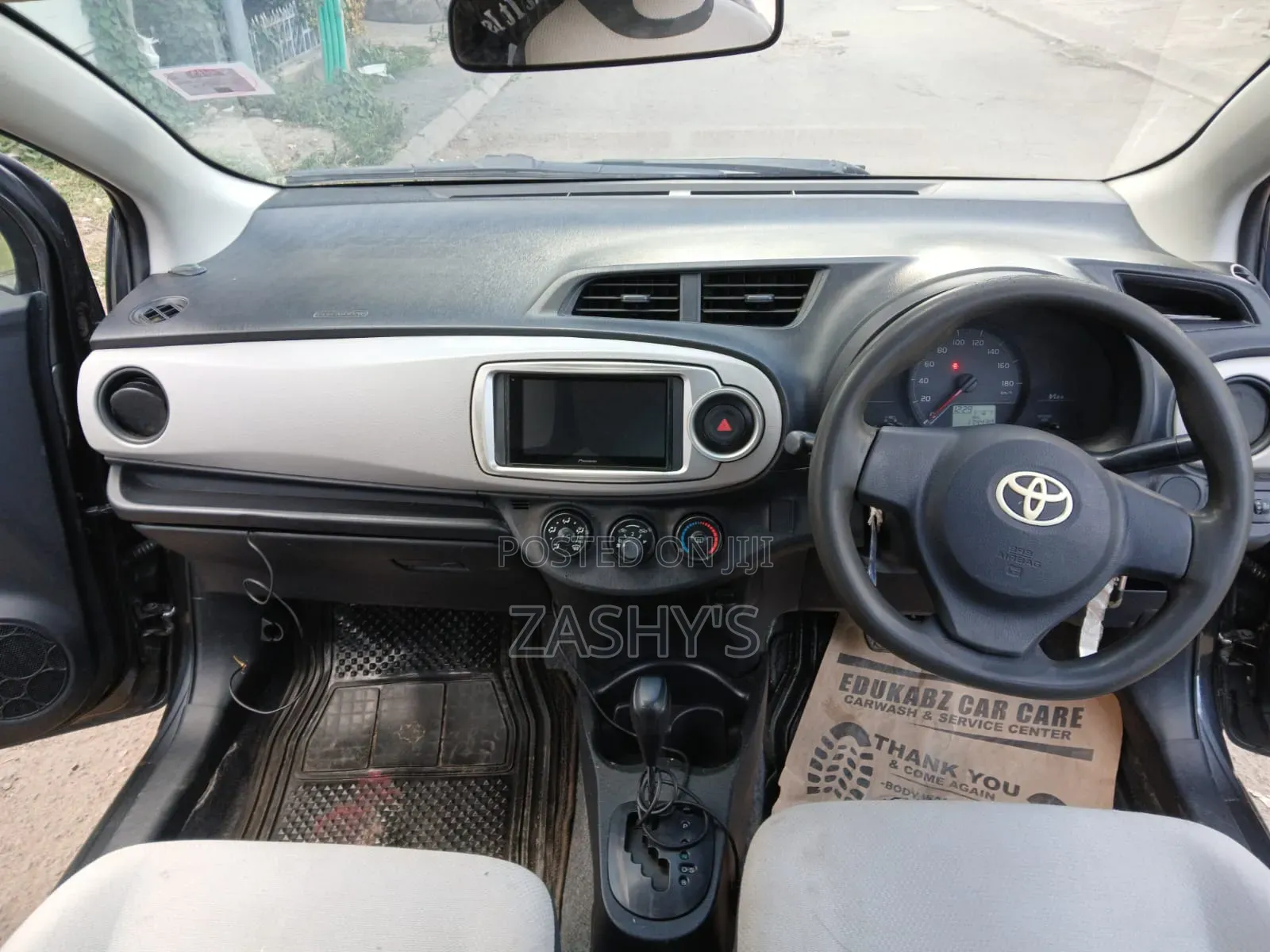 Toyota Vitz 2012 Silver
