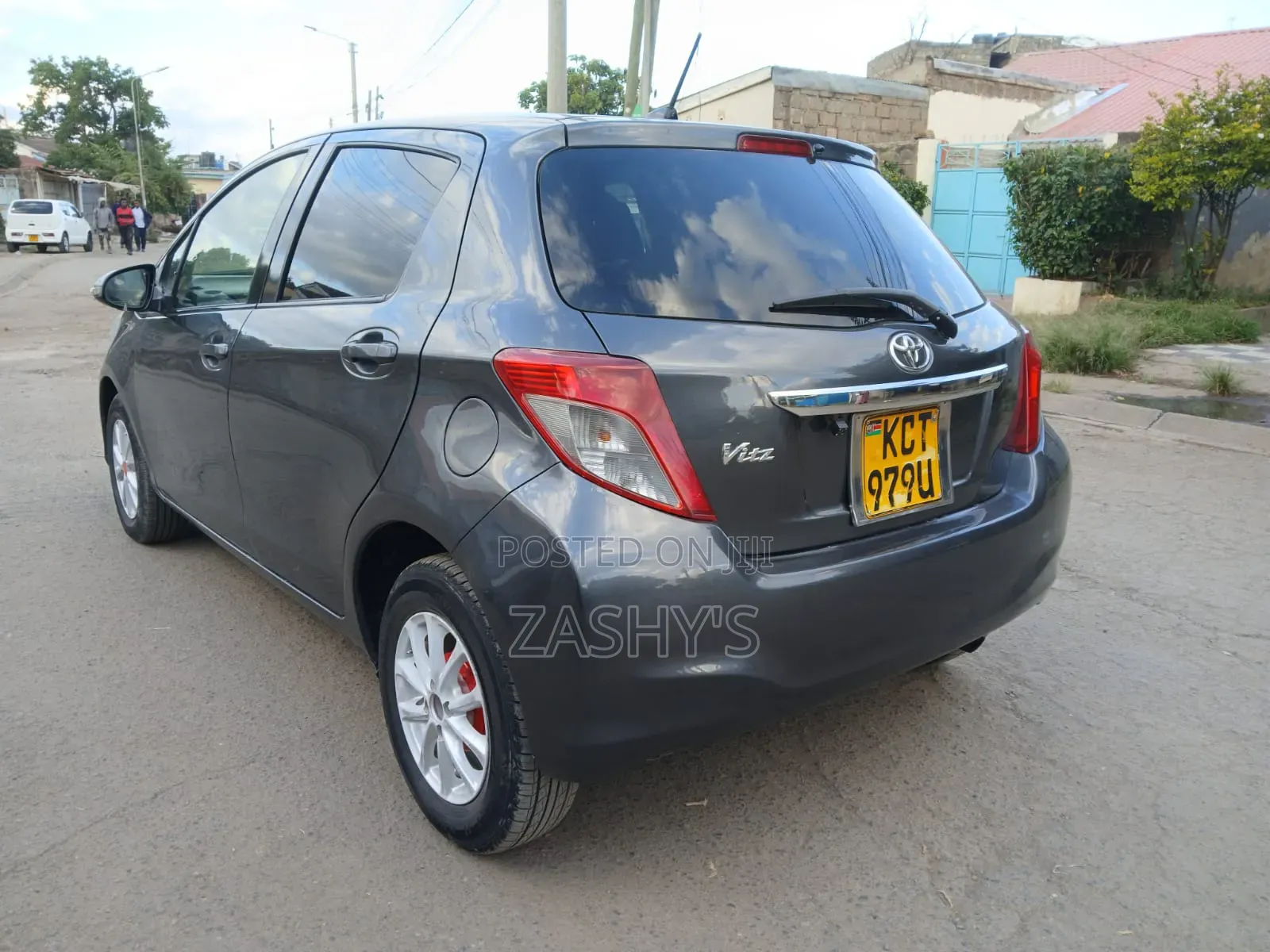 Toyota Vitz 2012 Silver