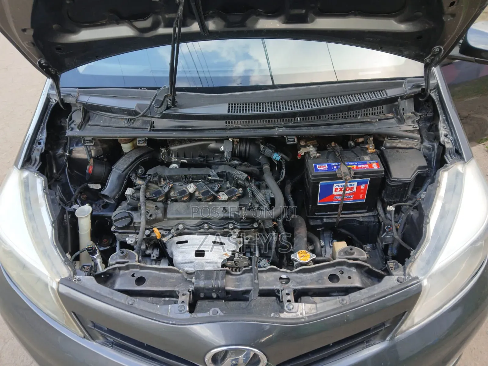 Toyota Vitz 2012 Silver