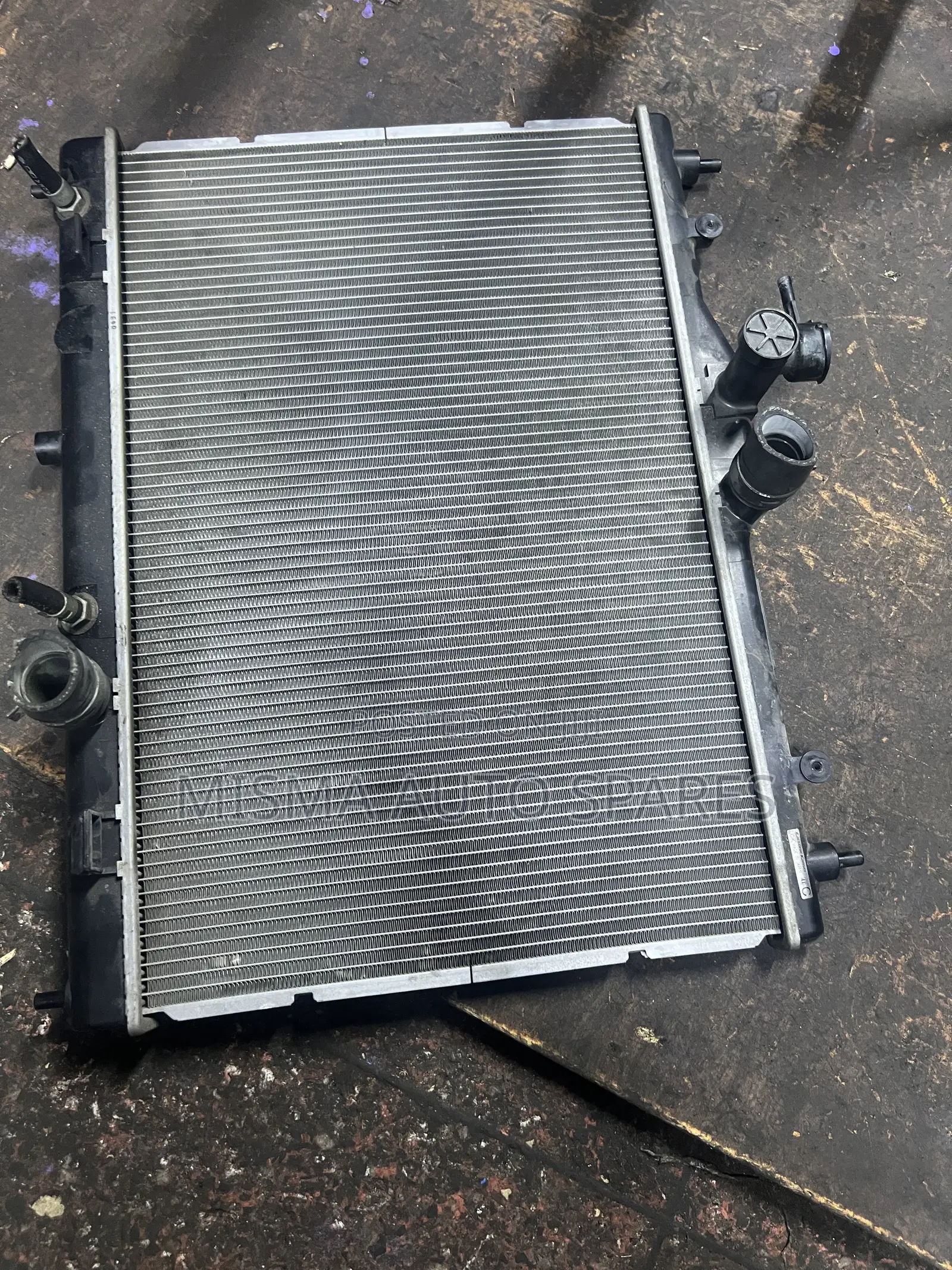 Nissan Tiida Radiator
