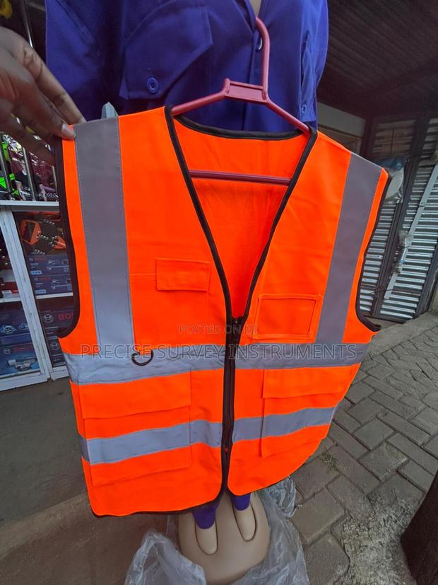 Reflective Fieldwork Vest With Secure Utility Compartments
