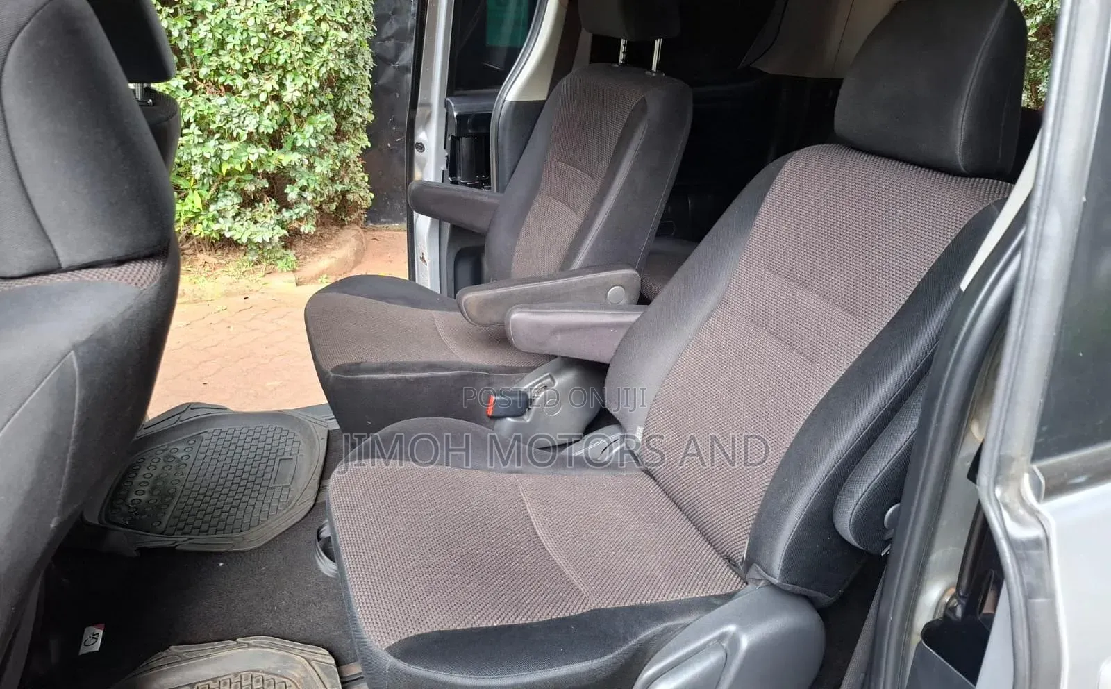 Toyota Voxy 2012 Silver