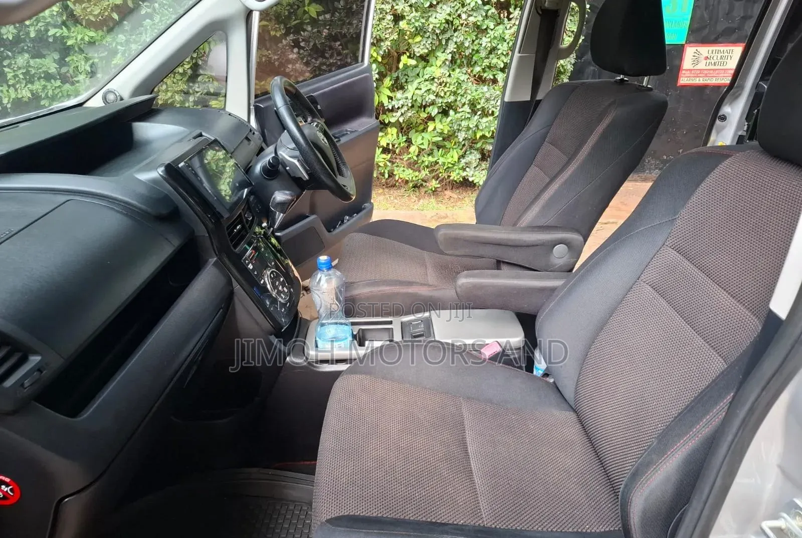 Toyota Voxy 2012 Silver