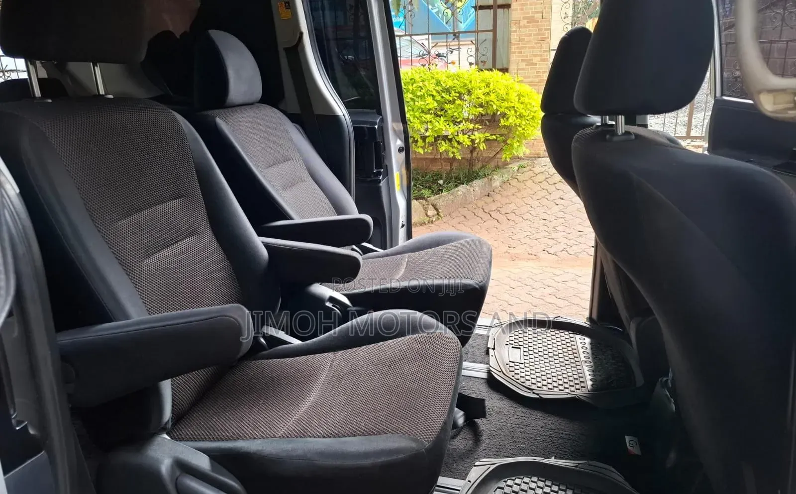 Toyota Voxy 2012 Silver