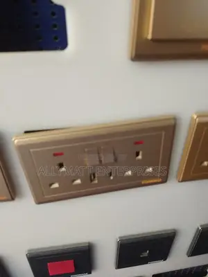 Double Wall Plug Socket (2 Gang)