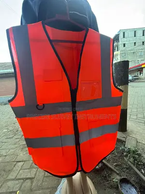 Heavy-duty Reflective Utility Vest For Daily Use