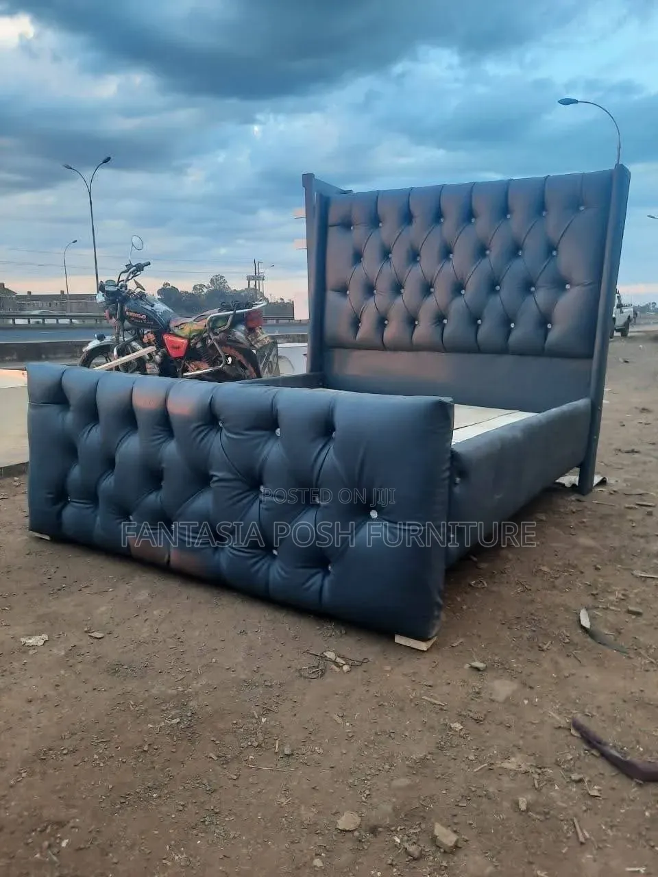 Black 5 by 6 Chester Bed