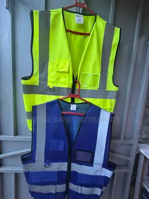 Construction Reflector Vest With Convenient Tool Storage