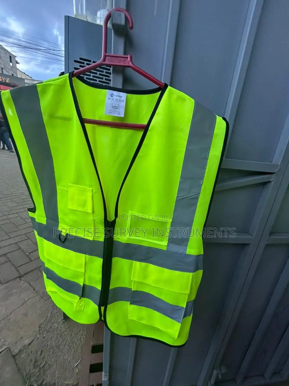 Utility Storage Reflective Vest For Professionals