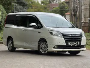 Toyota Noah 1.8 FWD Hybrid (7 seater) 2016 White