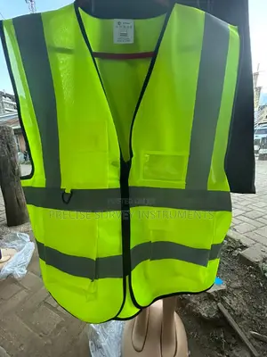 Durable Worksite Reflector Vest With Tool Compartments