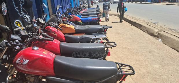 Bajaj Boxer 125 2023 Red - thumbnail 2