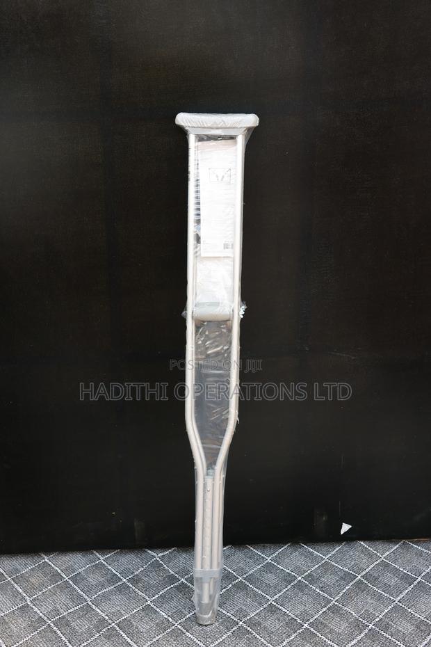 Adjustable Aluminum Underarm Crutches (Pair) – Excellent Condition