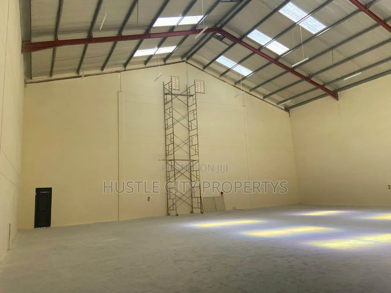 10000 Sq Ft Godown to Let