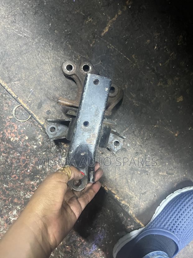 Engine Mounting Mitsubishi Mirage