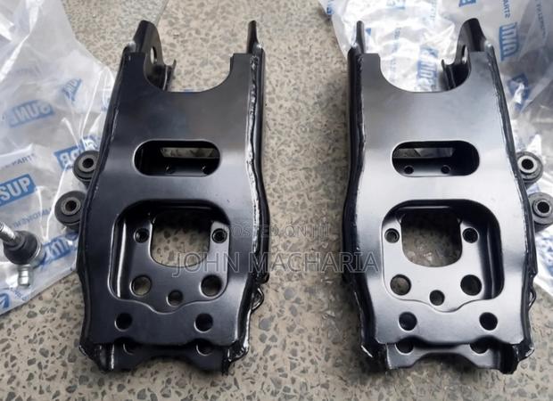 Right and Left Suspension Arn for Toyota Hilux