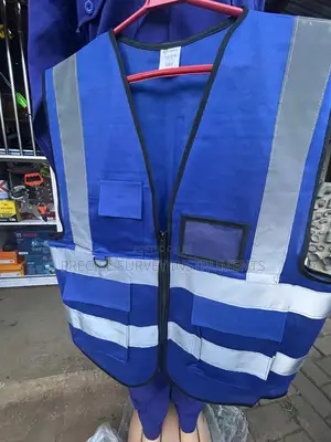 Contractor Safety Vest With Reflective Visibility Design