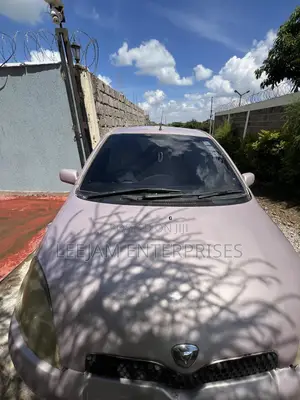 Toyota Vitz 1.0 FWD 3dr 2000 Pink