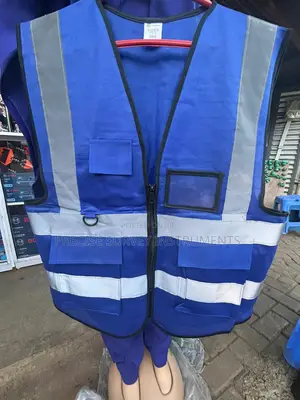 Reflective Utility Vest With Enhanced Storage Capacity
