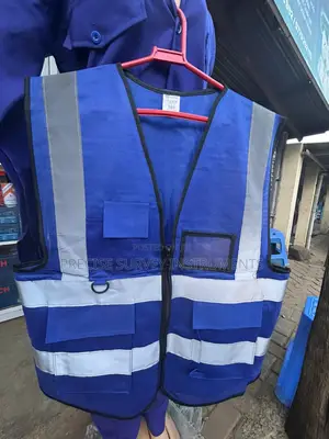 Reflective Safety Vest With Durable Utility Features
