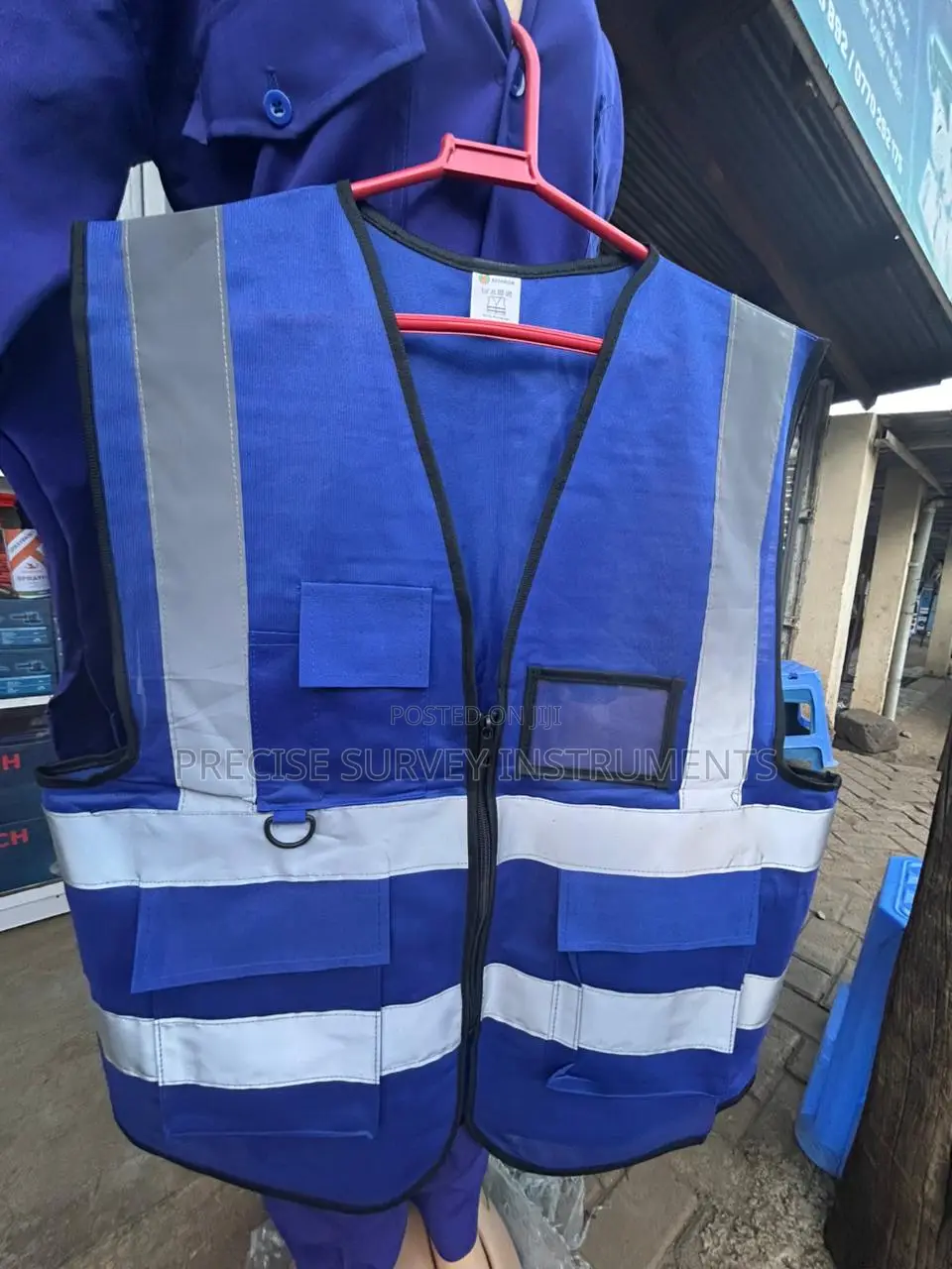 Reflective Safety Vest With Durable Utility Features
