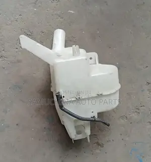 Washer Bottle Nissan Serena C26
