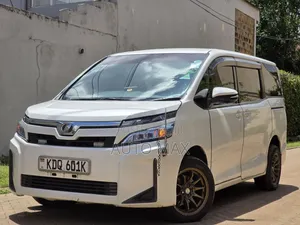 Toyota Voxy 2017 White
