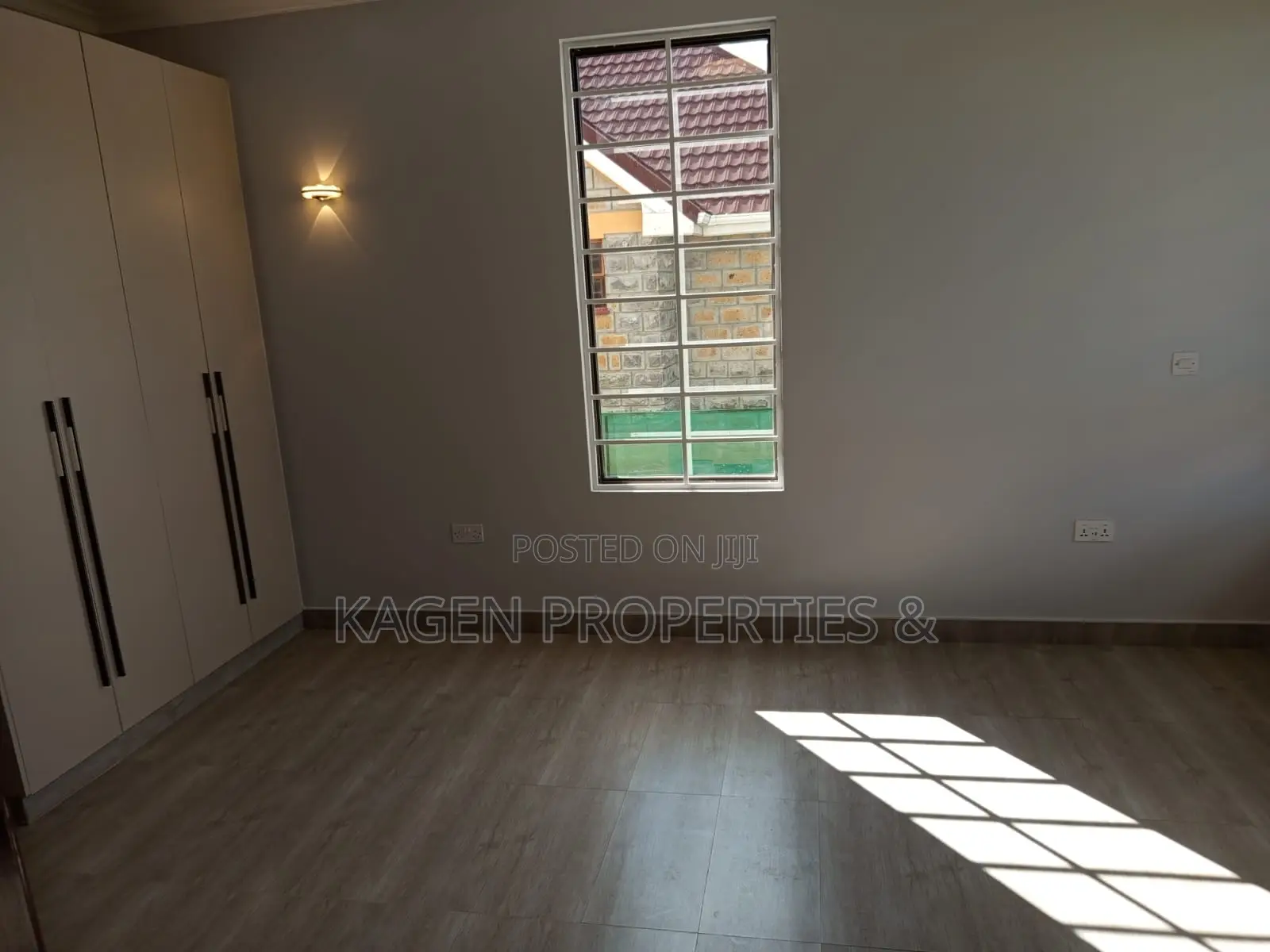 4bdrm Townhouse/Terrace in Ongata Romgai, Rimpa for sale