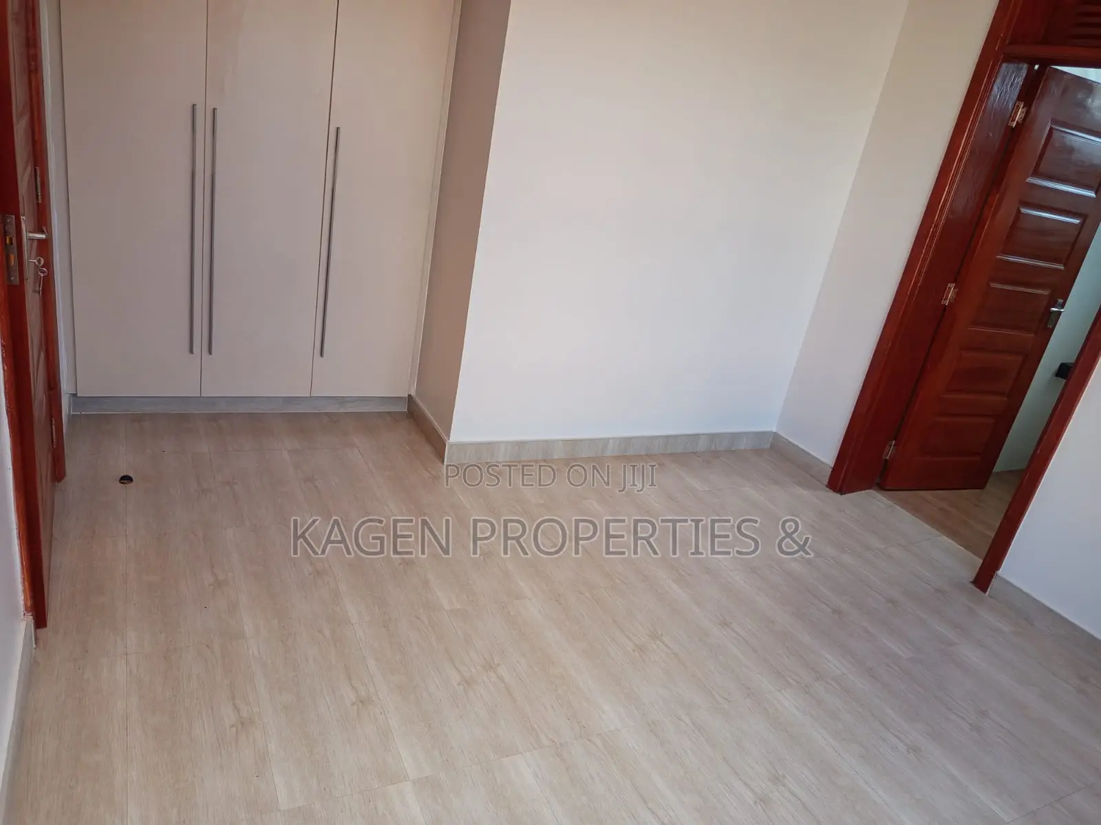 4bdrm Townhouse/Terrace in Ongata Romgai, Rimpa for sale