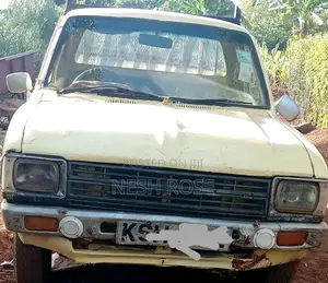 Toyota Hilux 1980 Yellow