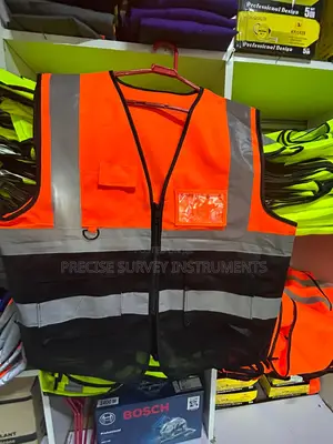 Multi-storage Reflector Vest For Industrial Professionals