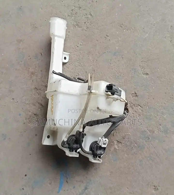 Washer Bottle Toyota Passo Kgc30