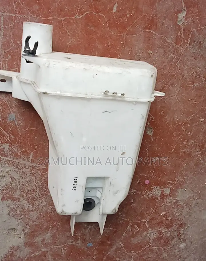 Washer Bottle Nissan Latio N17