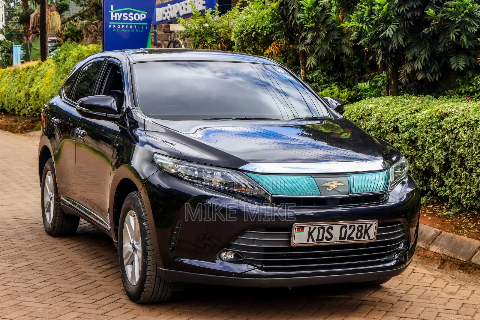 Toyota Harrier 2.0 2017 Black