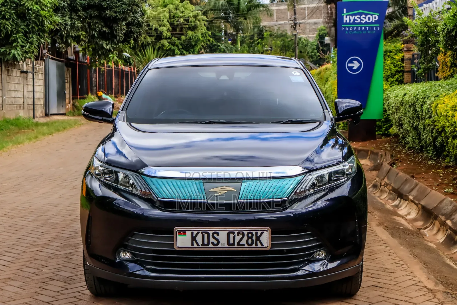 Toyota Harrier 2.0 2017 Black