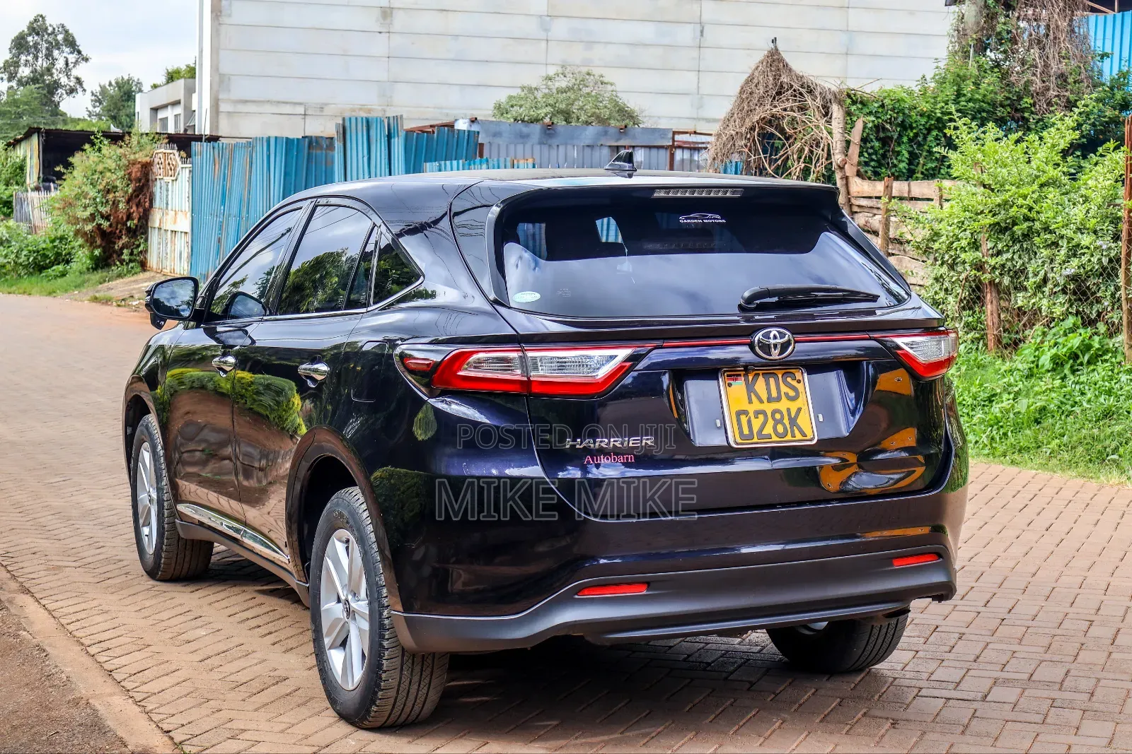 Toyota Harrier 2.0 2017 Black