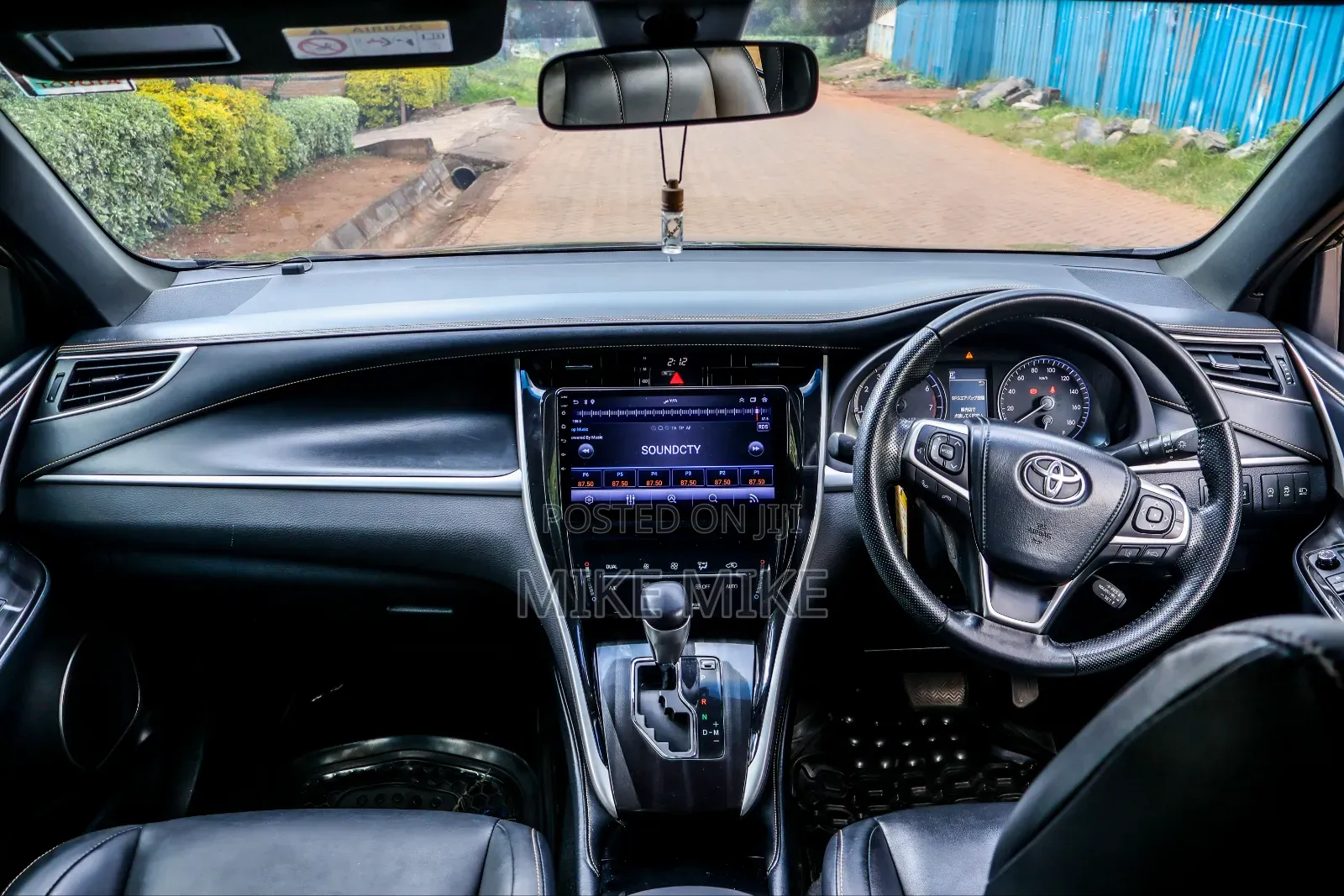 Toyota Harrier 2.0 2017 Black