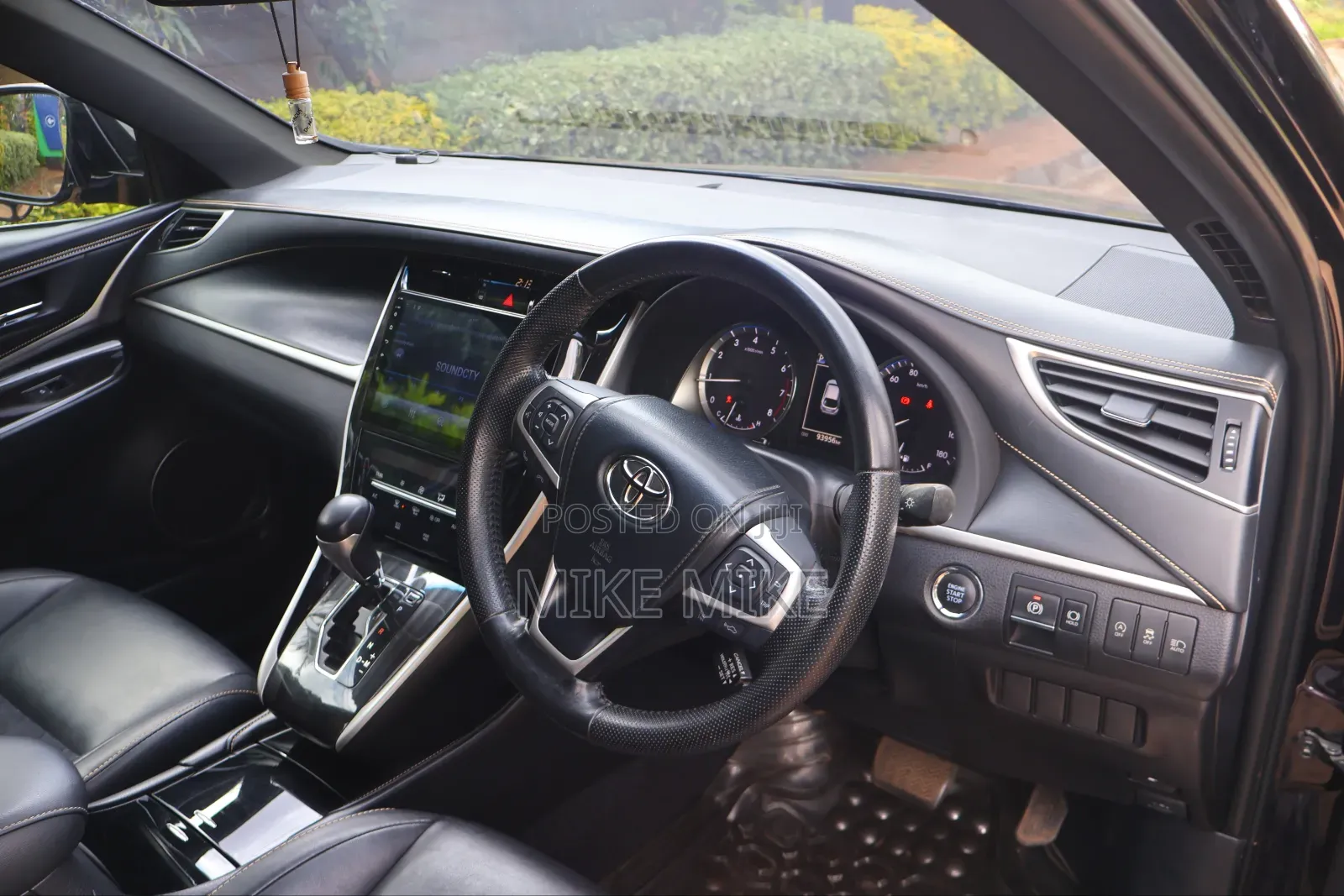 Toyota Harrier 2.0 2017 Black