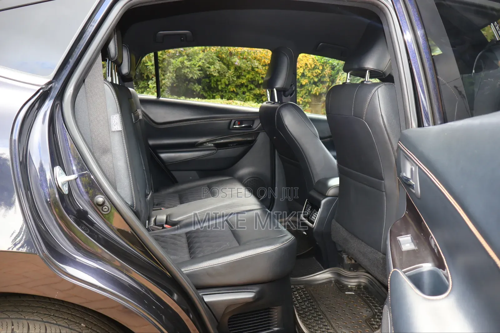 Toyota Harrier 2.0 2017 Black