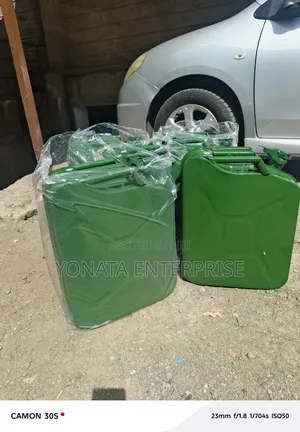 Dark Green Fuel Jerrycan (Mettalic)