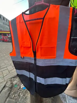 Heavy-duty Utility Reflector Vest For Worksites