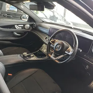 Mercedes-Benz E250 2019 Blue