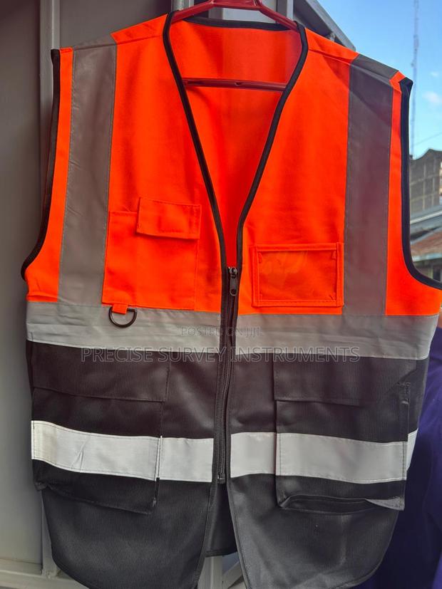 Reflective Work Vest With Advanced Utility Pocket Layout
